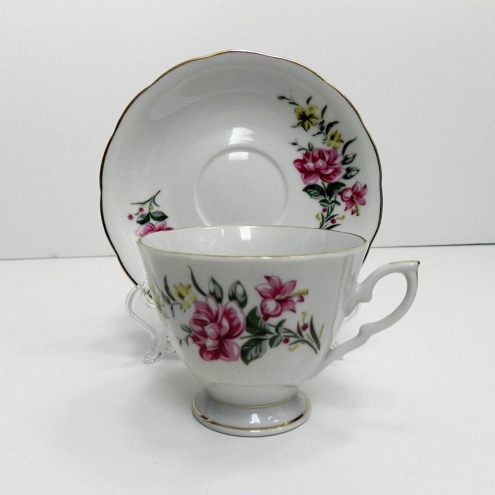 Collectable Vintage Yong Sheng Porcelain Cup & Saucer Red and Yellow Flowers
